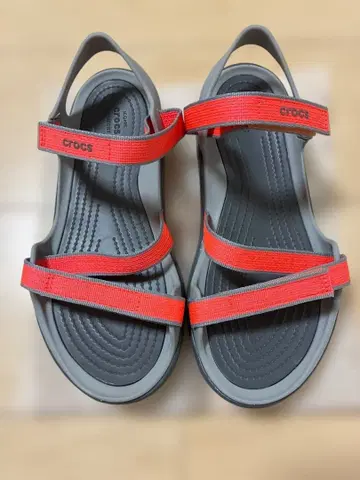 crocs 스위프트워터 웨빙 샌들 그레이 x 오렌지 W7