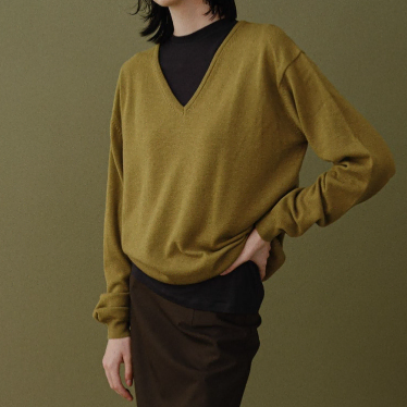 어그스트 브이넥 니트 올리브 ugst lejour v-neck knit