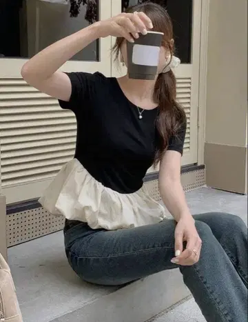 여성용 반팔 상의 프릴 디자인
