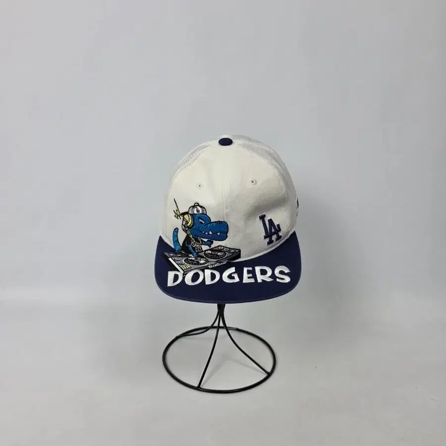 MLB LA 다저스 공룡 자수 메쉬 캡 모자 스냅백 화이트 네이비 260826