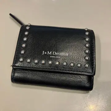 [고품질] J&M DAVIDSON 블랙 스터드 3단 폴더형 지갑