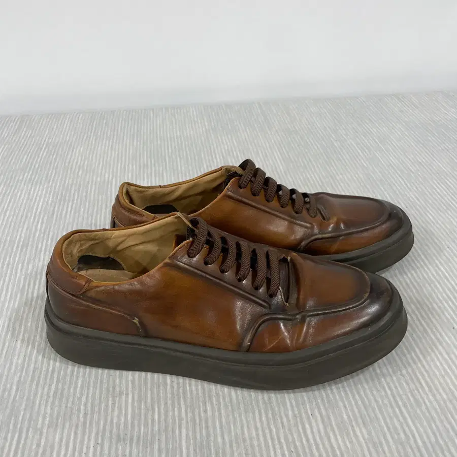 1233) 소다 쿠션 밴딩 스니커즈
