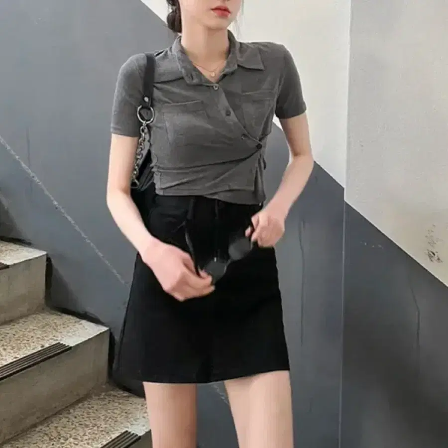 언발 단추 크롭반팔티