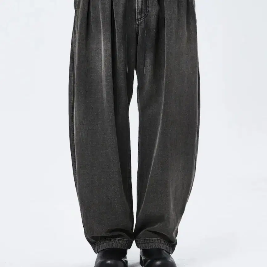 준지 26fw 커브드 데님 48 삽니다