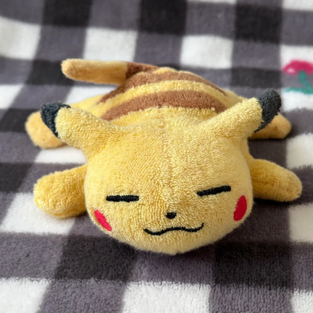 레어 포켓몬 고전 토미 잠자는 피카츄 납작이 인형 TOMY