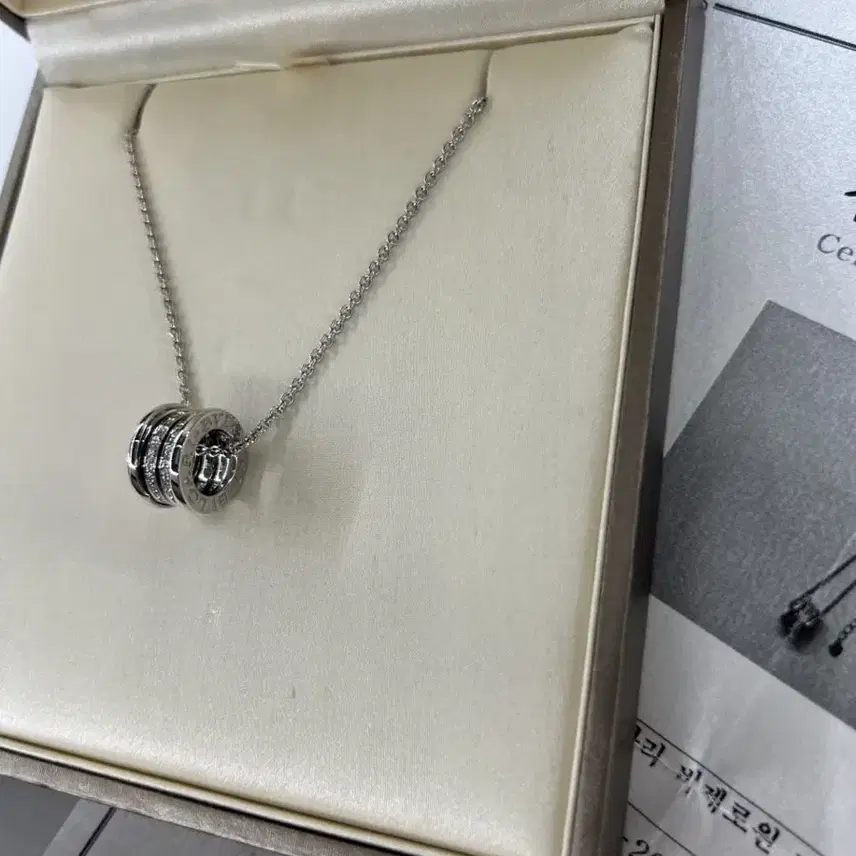 불가리 정품 비제로원 목걸이 화이트골드 파베다이아 사진 2