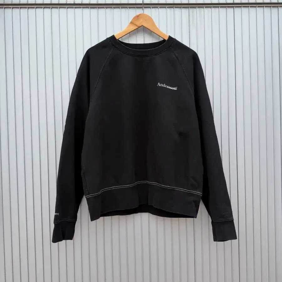 앤더슨벨 19FW 로고 블랙 스웻셔츠