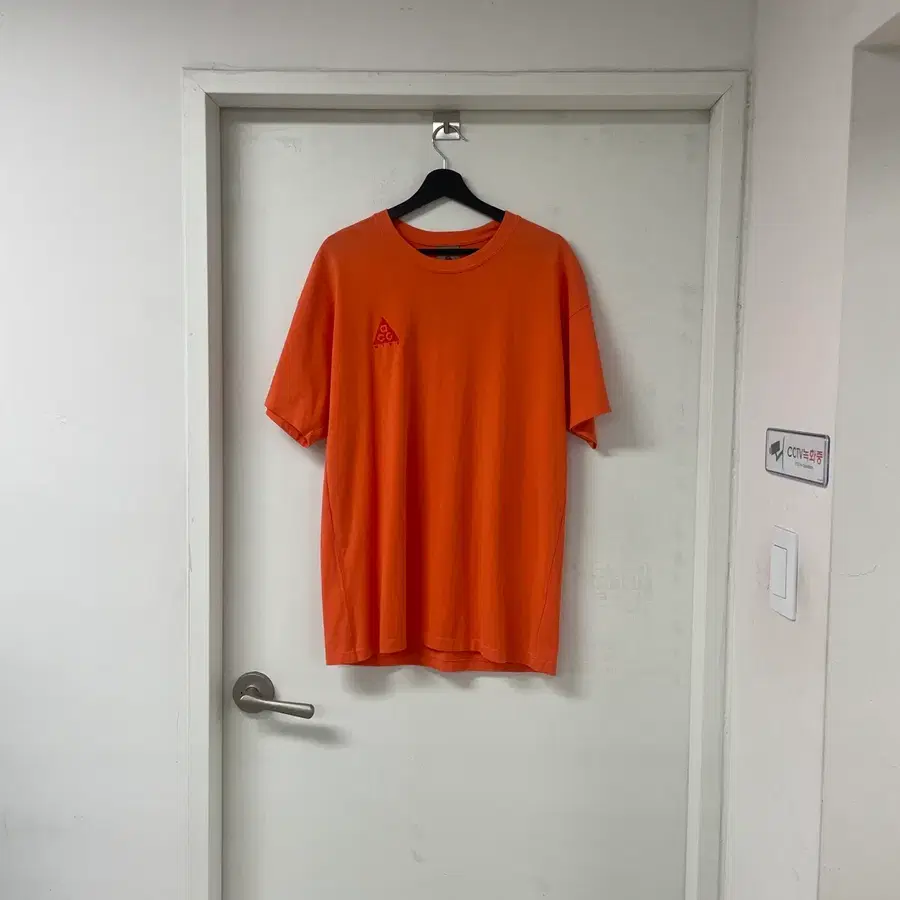 나이키 ACG 반팔 티셔츠 오렌지 S