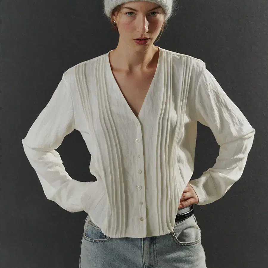 쇼리노로지 핀턱 브이넥 블라우스 Souri no Rosie Pintuck Vneck Blouse White_S233BL01