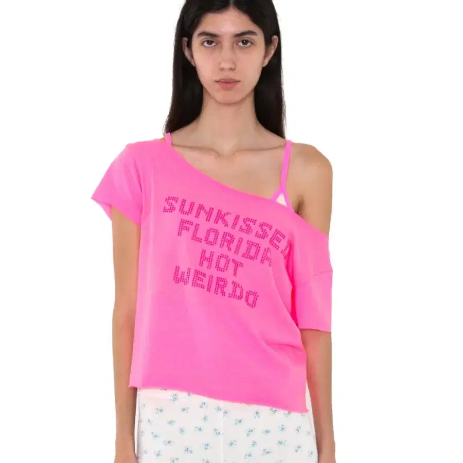 저스트하우스 justhaus RHINESTONE OFF-SHOULDER TEE, PINK