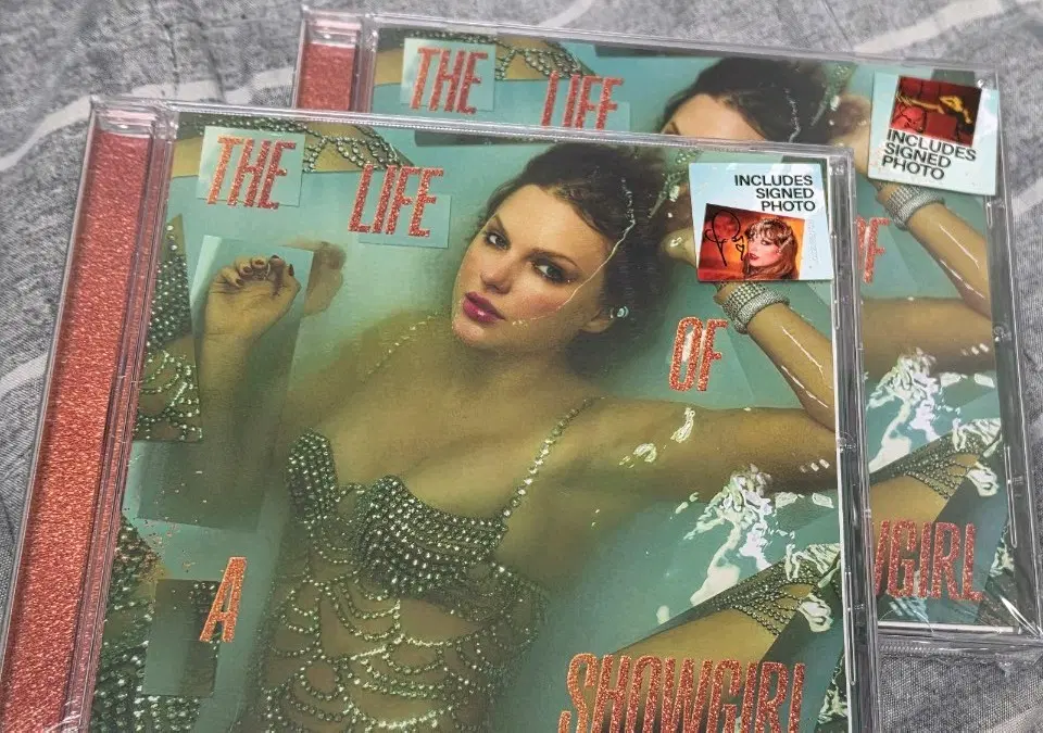 테일러스위프트 'The Life of a Showgirl' 싸인 CD