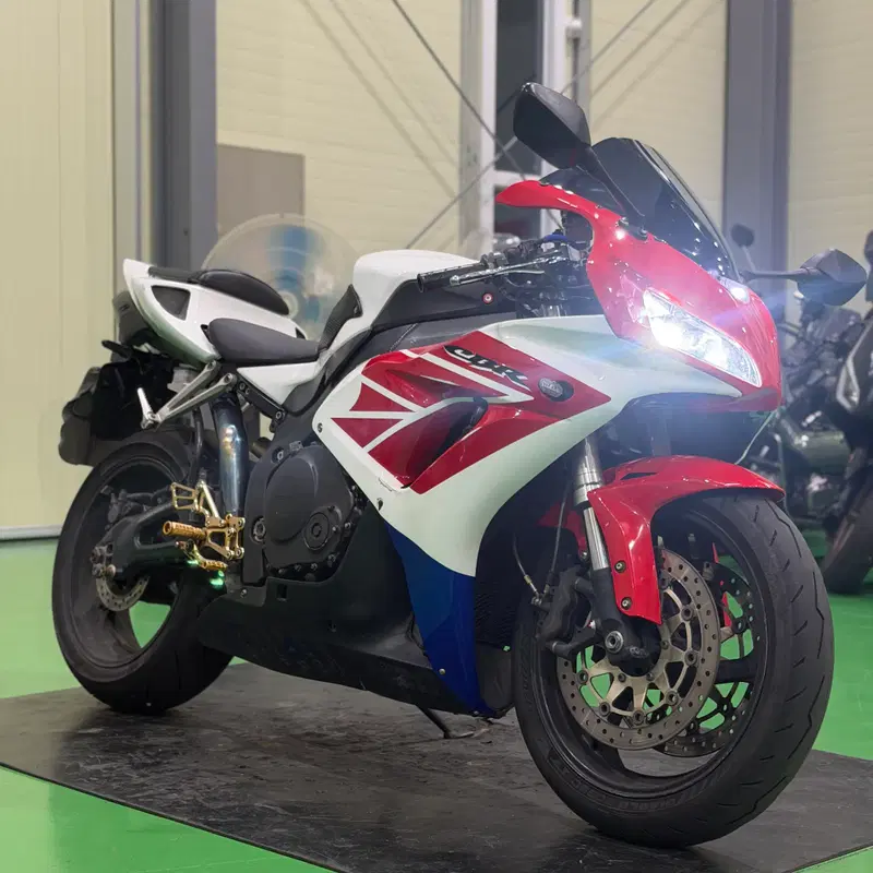 혼다 cbr1000rr 06년식 애로우 머플러 구변o 백스탭 셋팅 판매합니다