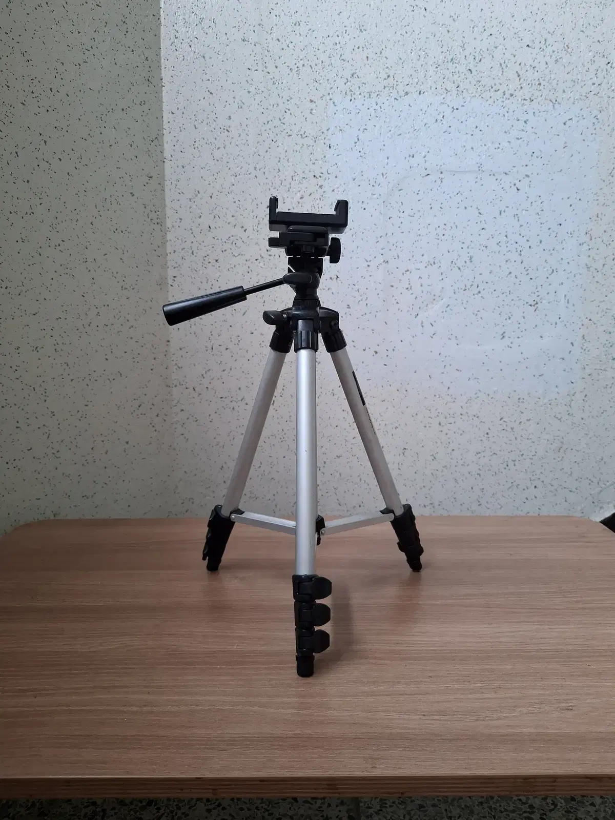 디플러스 SK-213A 4단 스마트폰&카메라 삼각대(실버) 판매합니다~~