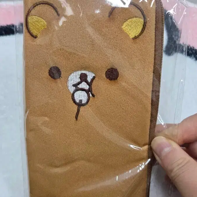 리락쿠마 파우치