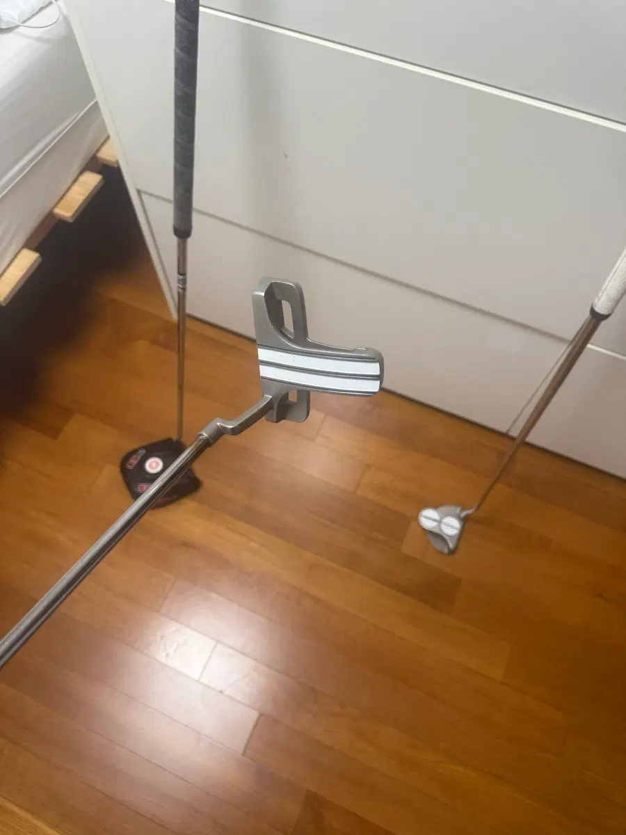 오디세이 화이트핫 블레이드 브룸스틱 퍼터