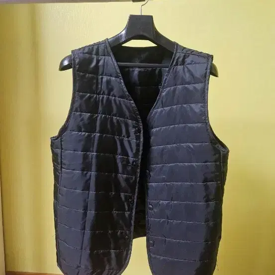 블랙 경량 패딩 조끼 100