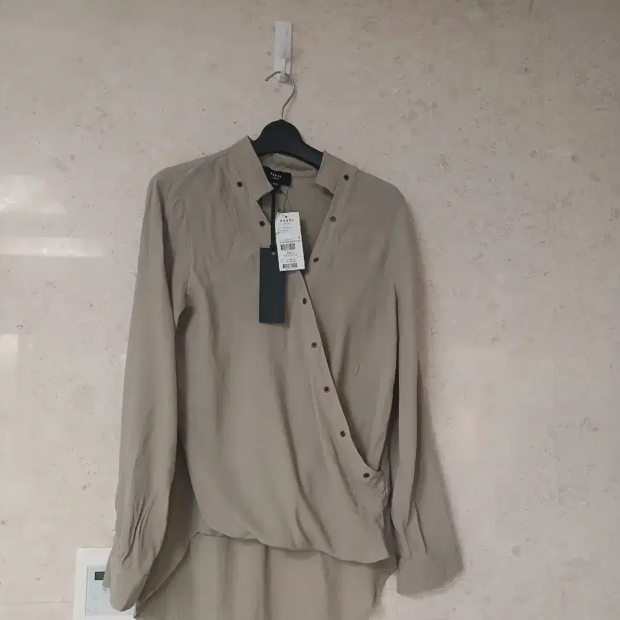 로앤디 누아 모스 랩 레이온 블라우스 여성 새 옷