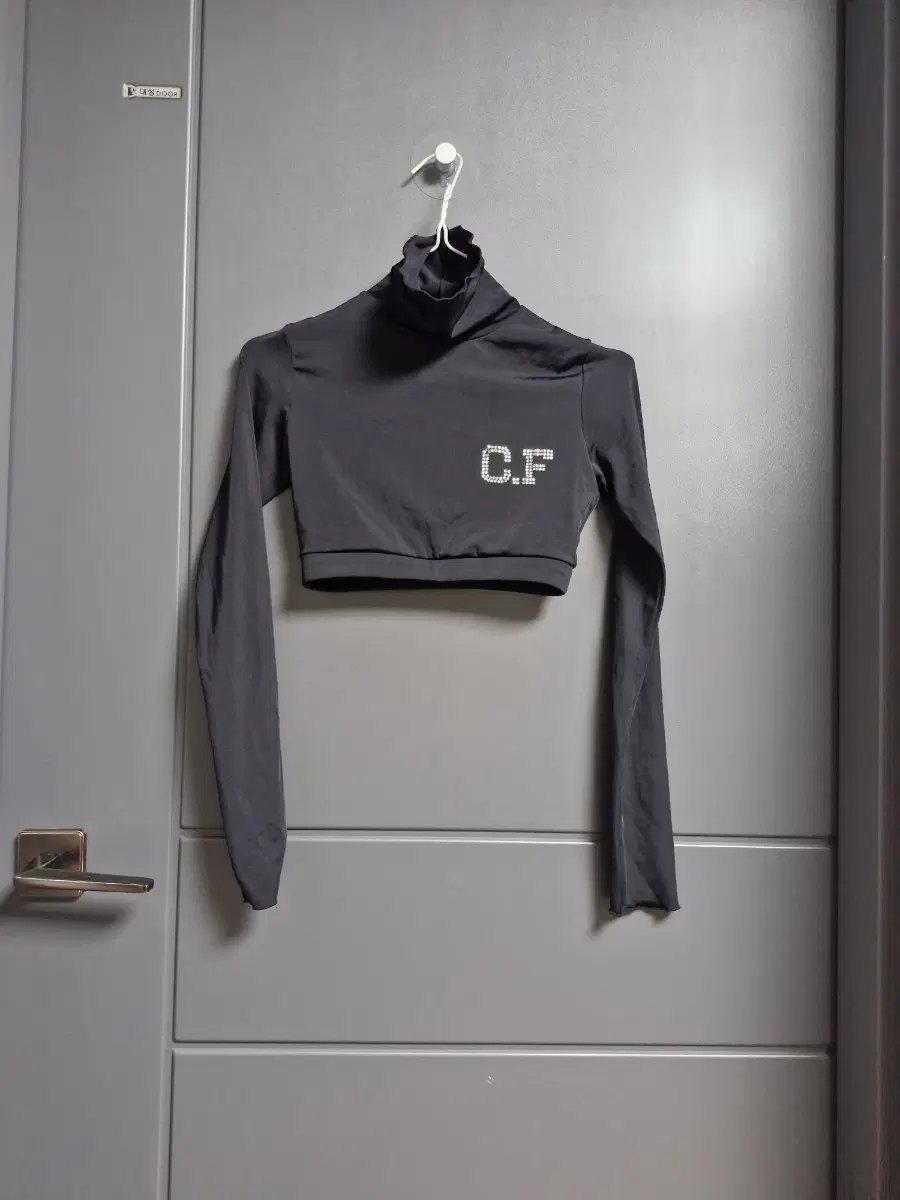 라인 댄스.댄스복 큐빅 크롭 긴팔티 C.F 장식.뒷모슷짱 4455