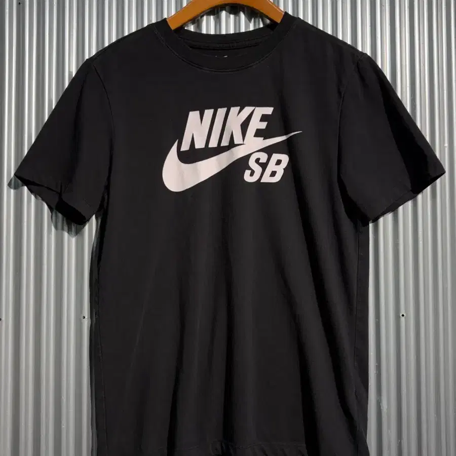 [M] 나이키 SB NIKE SB 드라이핏 빅스우시 로고 블랙 반팔티 1.9