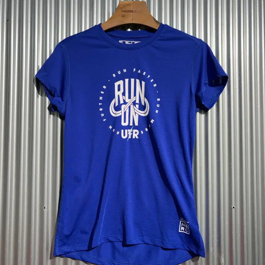 [95] 뉴발란스 NEW BALANCE NB DRY 러닝클럽 RUN ON 그래픽 블루 여성 반팔티 1.9