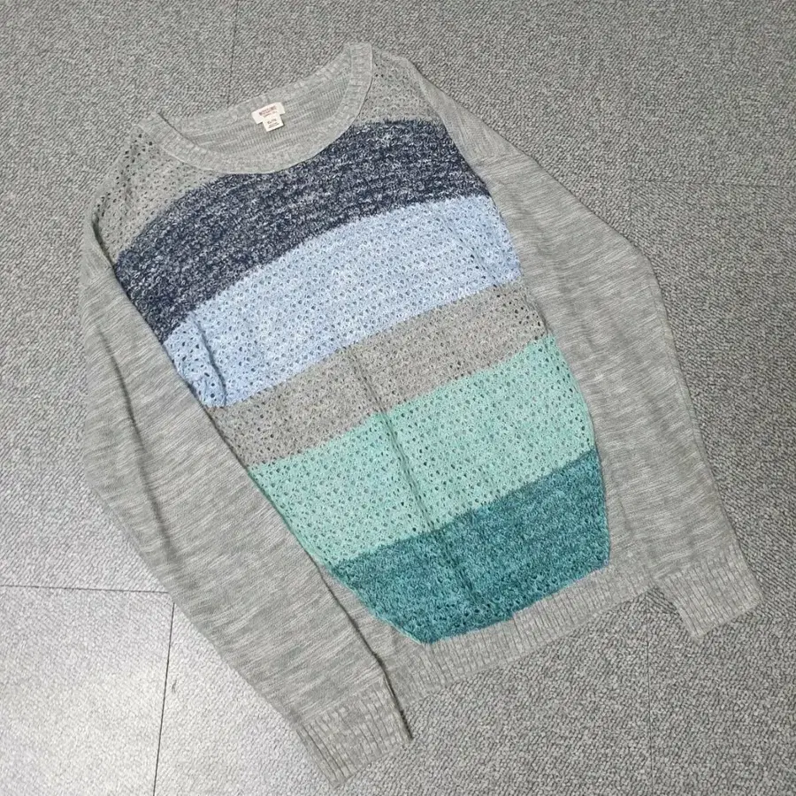 MOSSIMO 니트 판매합니다