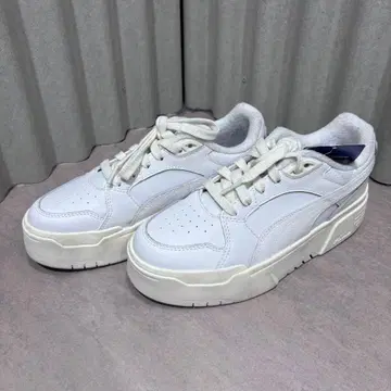 여성용 PUMA 푸마 통굽 스니커즈 24cm