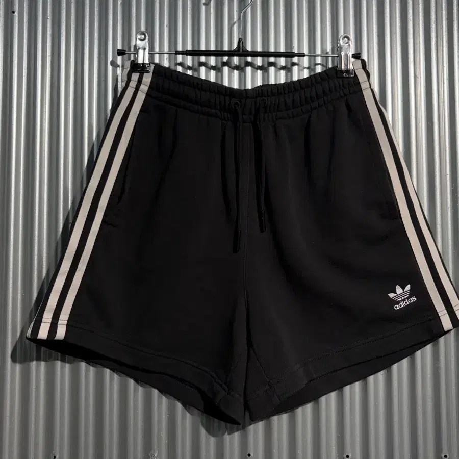 [S] 아디다스 오리지널스 adidas Originals 삼선 스웨트 반바지 블랙 2.5