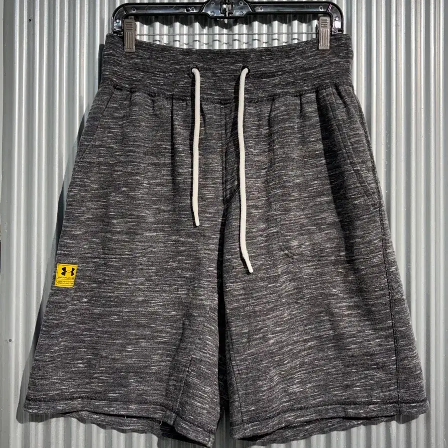 [L] 언더아머 UNDER ARMOUR 스웻 반바지 2.5