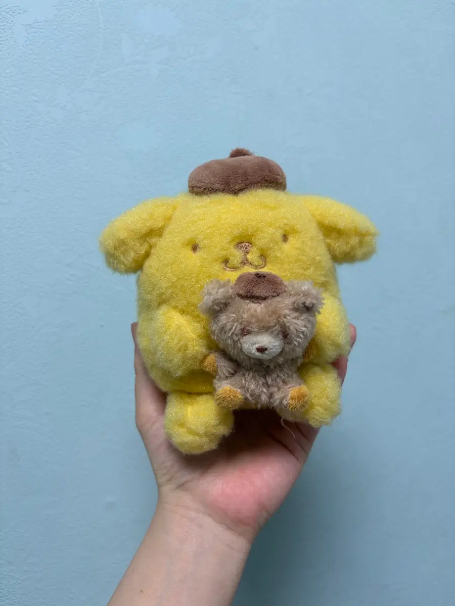 뽀글재질 곰안고 있는 폼폼푸린 마스코트 인형