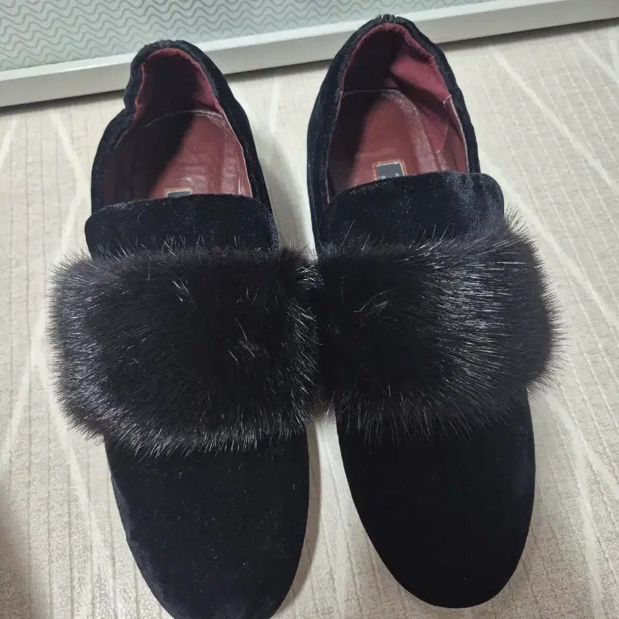 타임 블랙 리얼밍크 벨벳 로퍼