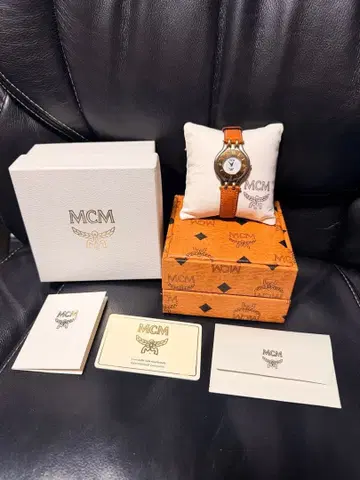 MCM 여성용 손목시계 브라운 가죽 벨트 상자 보증서 포함 (100% 정품)