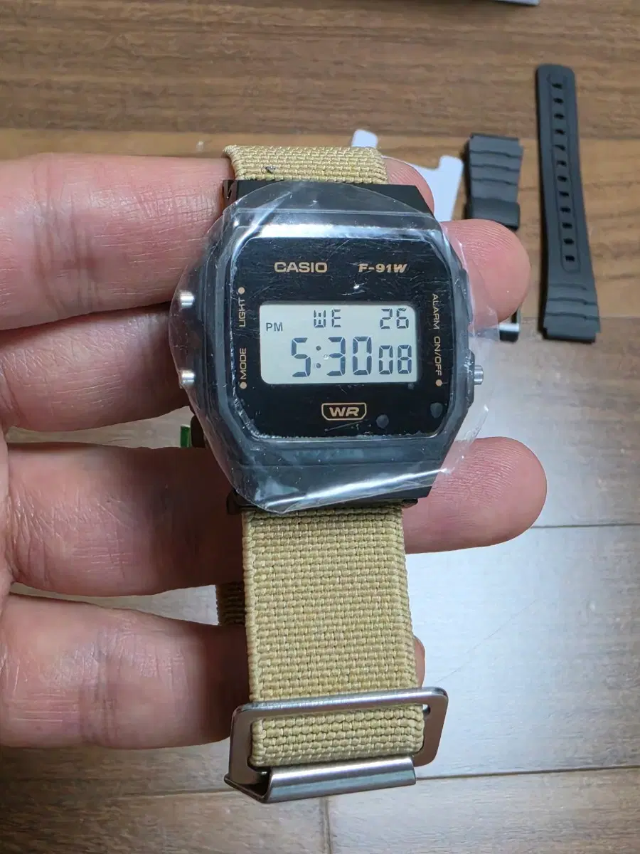 [미착용 새제품] 카시오 F-91W + 밀리터리 베이지 나토밴드 풀박스 판매