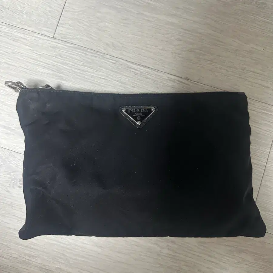 프라다 클러치