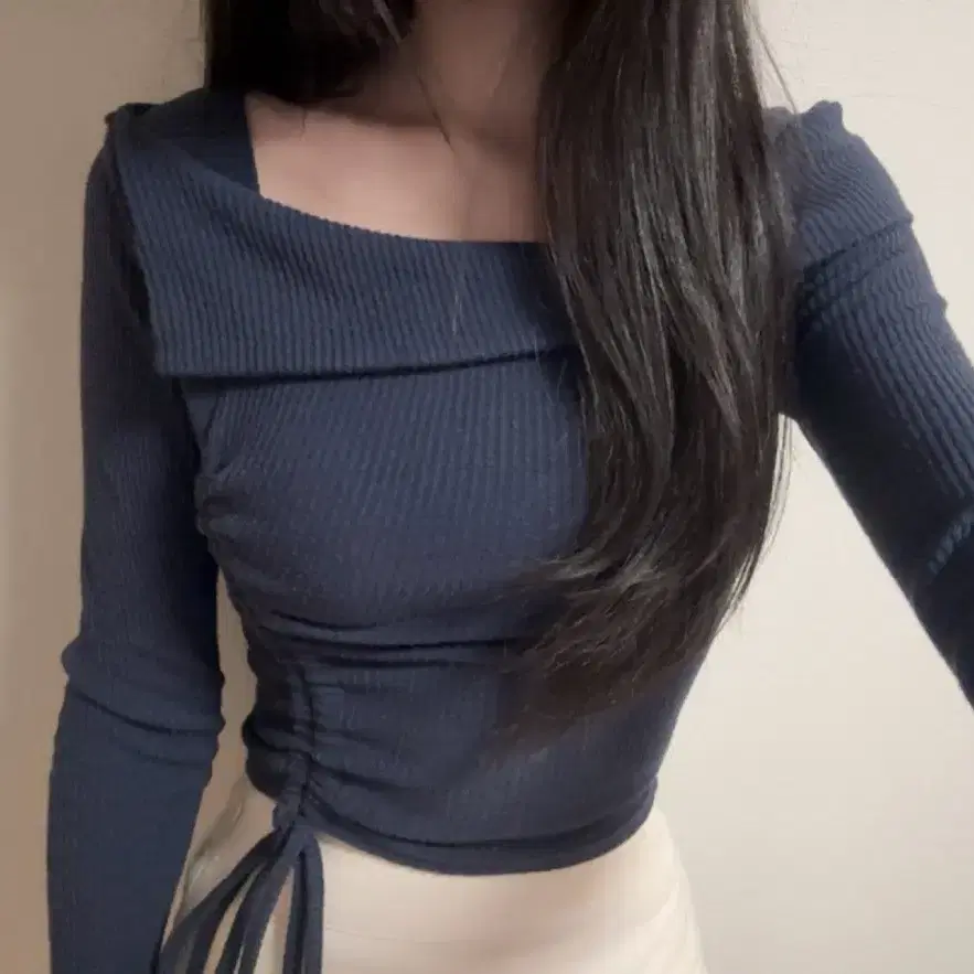 네이비 셔링 스퀘어넥 긴팔 리본 니트