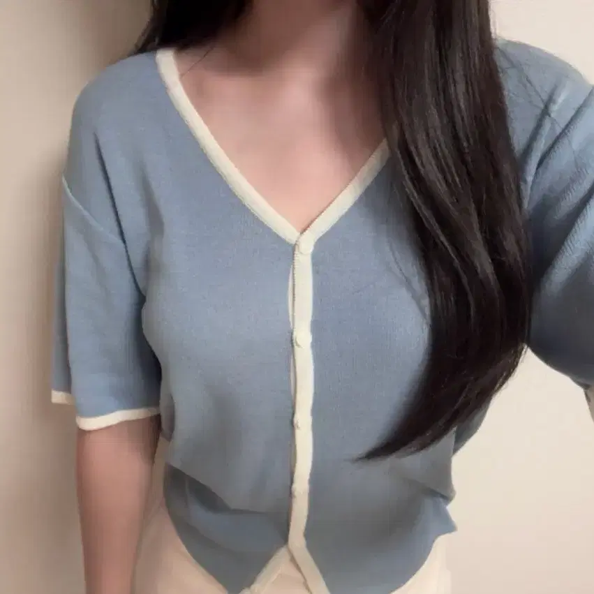 하늘색 배색 가디건