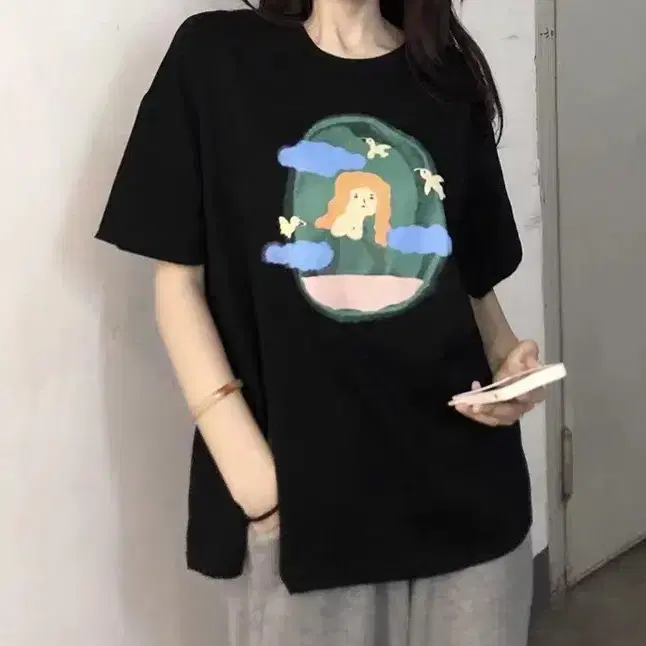 (새상품) 박스티 블랙 프린팅 옆트임 티
