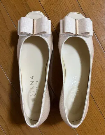 다이애나 오픈토 웨지 샌들 리본