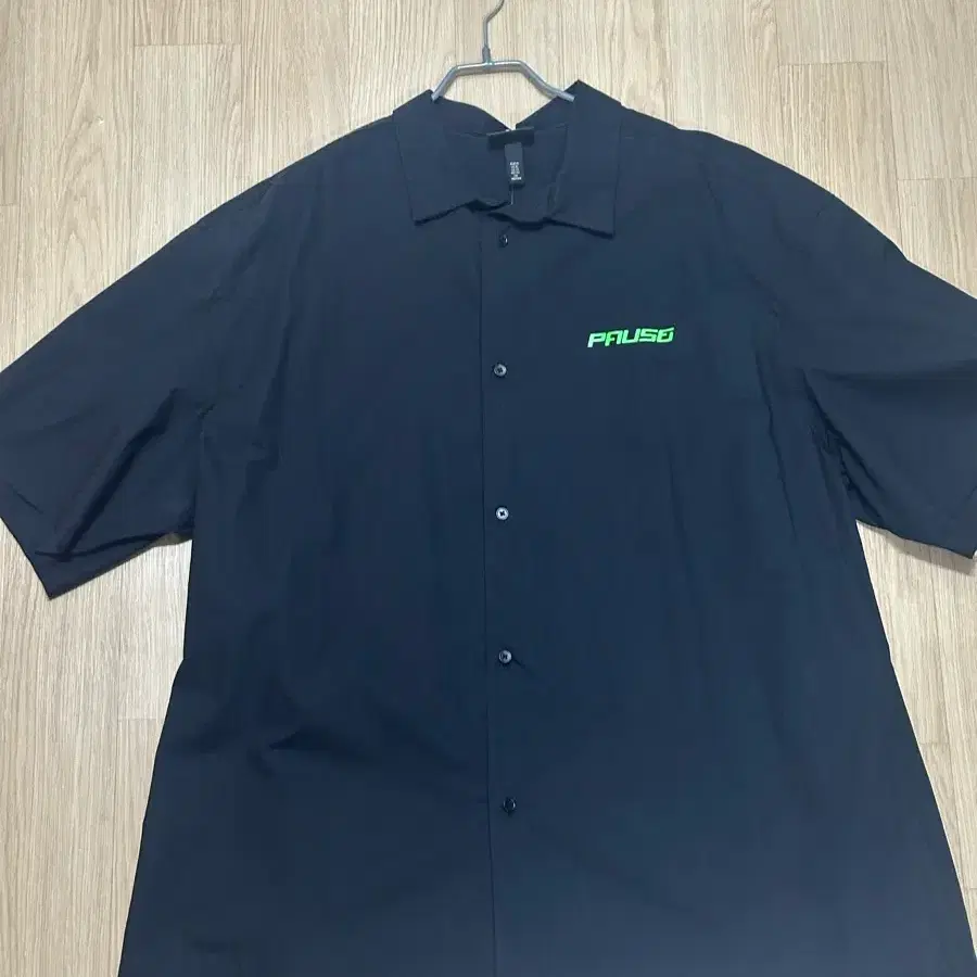 H&M 블랙 프린트 반팔 셔츠 XL