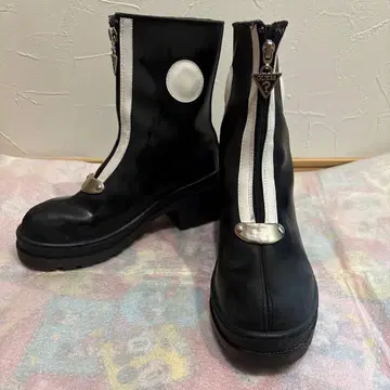 새상품급! GUESS 블랙 부츠 지퍼 포함