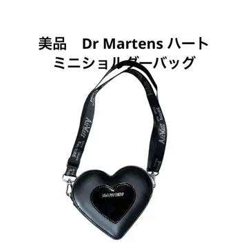 새상품급 Dr Martens 하트 미니 숄더백