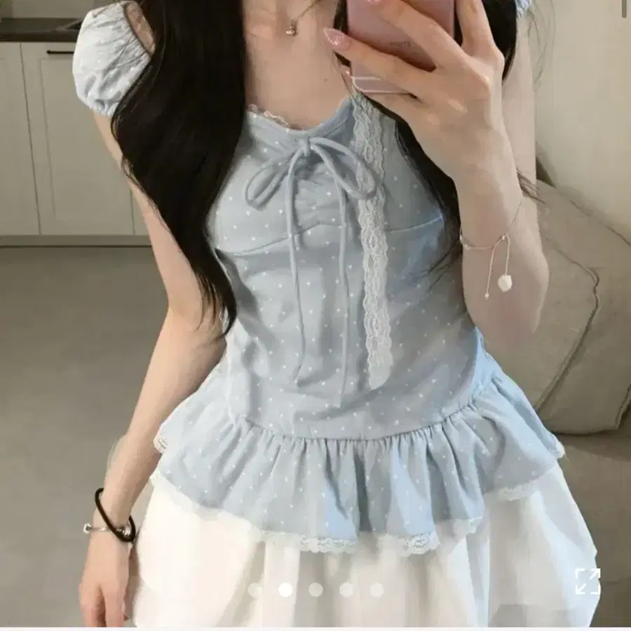 머플러 도트 프릴 반팔티셔츠