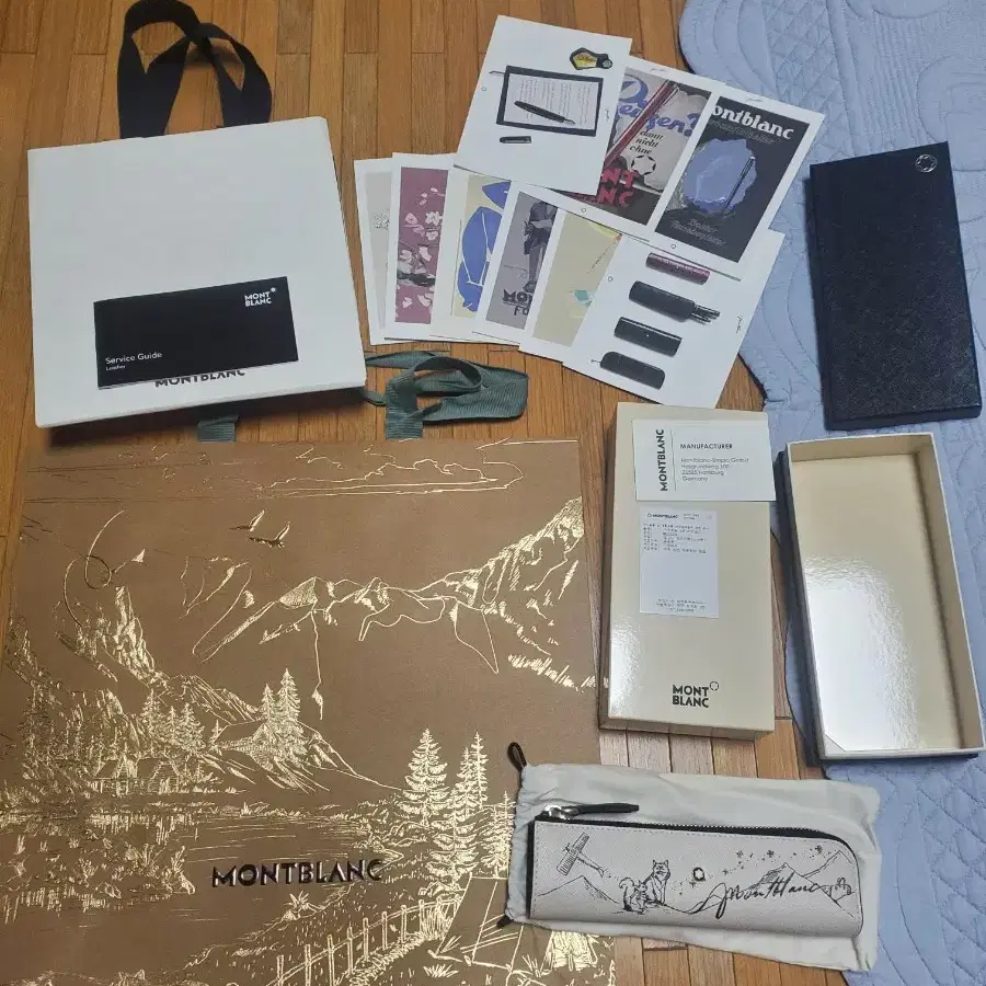 MONTBLANC 몽블랑 해피 홀리데이 윈터 2025 만년필 1구 펜파우치 판매합니다 서비스있음