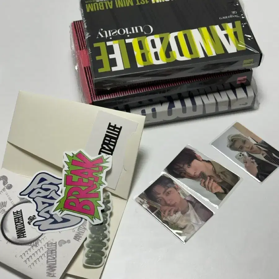 앤더블 데뷔 미니 앨범 curiousity 3종 세트 유진 리키 승언 포카 + 데뷔 프로모션 스티커 포함