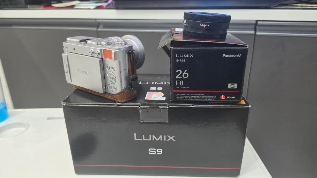 파나소닉 루믹스 S9 실버 + 26mm F8 렌즈 + 바디그립 +필터 팝니다