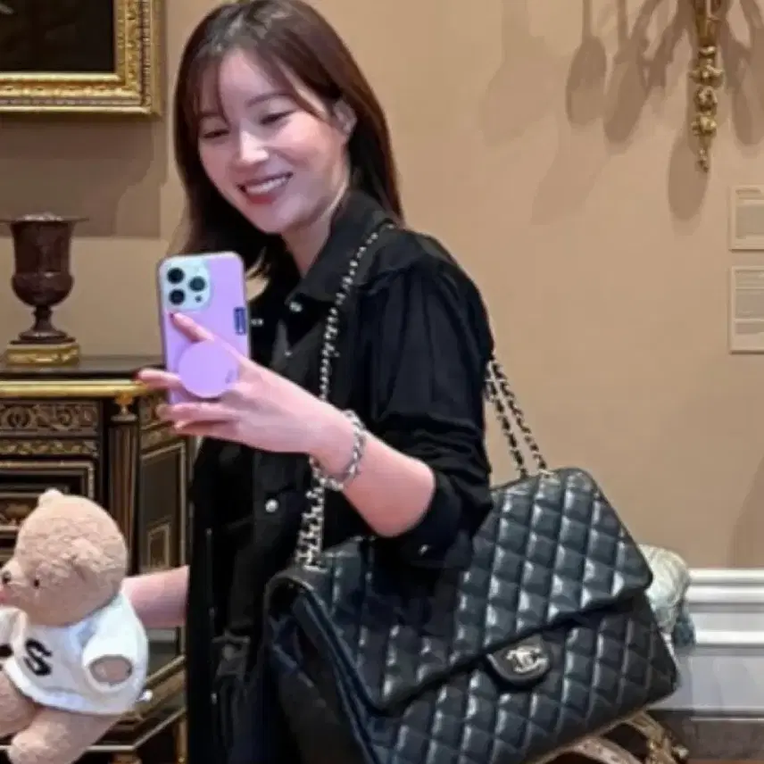 샤넬 클래식 플랩백 XXL백 블랙 캐비어 금장 GD백 사진 8