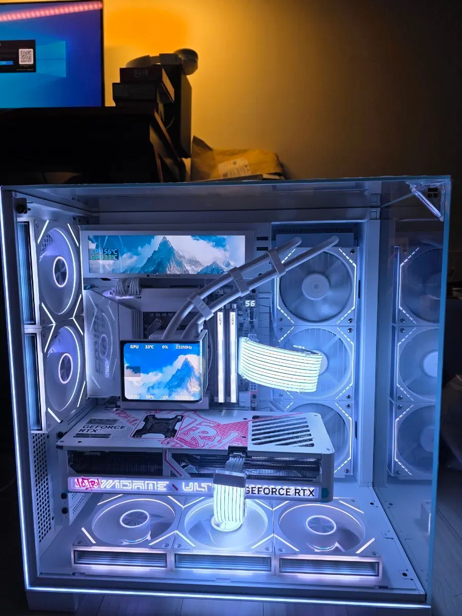 9950X3D X870E 64GB 2TB 5080 화이트신품PC
