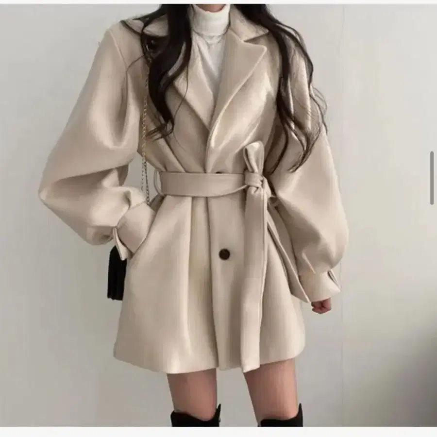베이지색 벨트 코트. 카라 트렌치 숏 패션 캐주얼 데일리 통근 얇은 옷 소매 벨트 코트 미니 숏 보온 슬림 코트