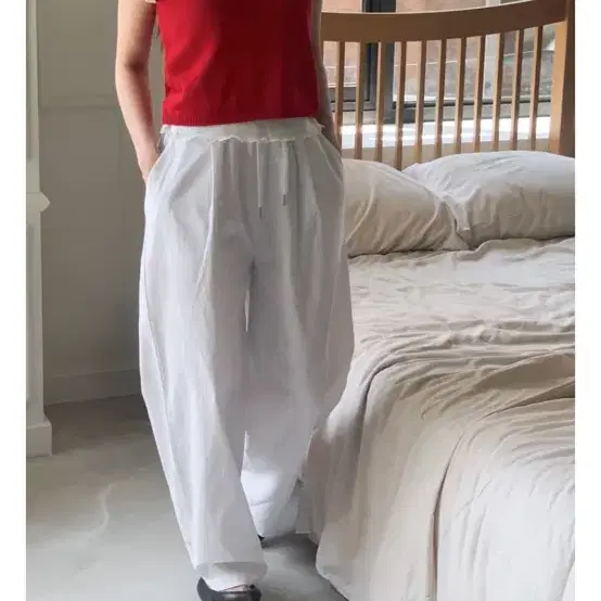 앤드오브 지그재그 여름 밴딩 와이드 화이트팬츠