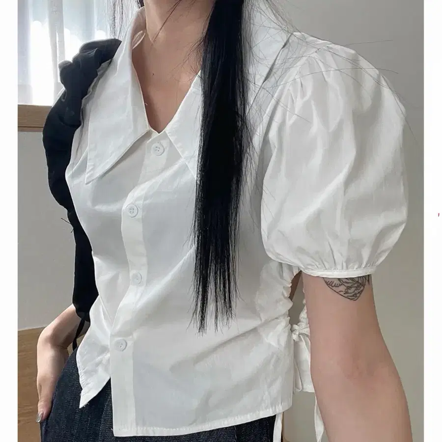 사이드 셔링 반팔 퍼프 셔츠