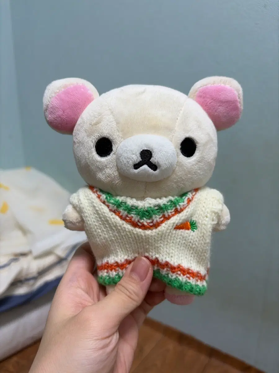 코리락쿠마 포징인형과 니트옷 그냥 드림
